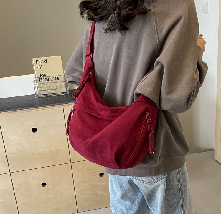 Nylon Crossbody Bag with Multiple Compartments – Lightweight and Practical