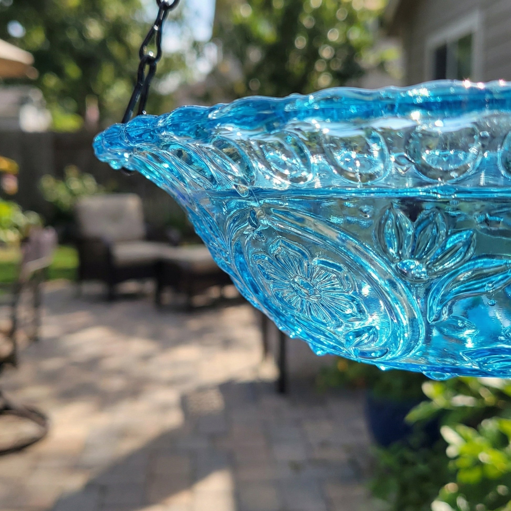 Solar bird bath with fountain – wireless, two-stage, attracts birds