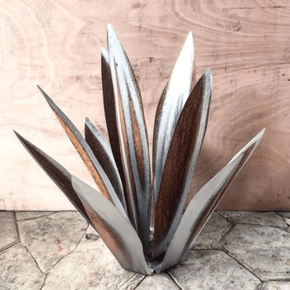 Solar LED Agave Lamp – Color-Changing Metal Garden Lighting