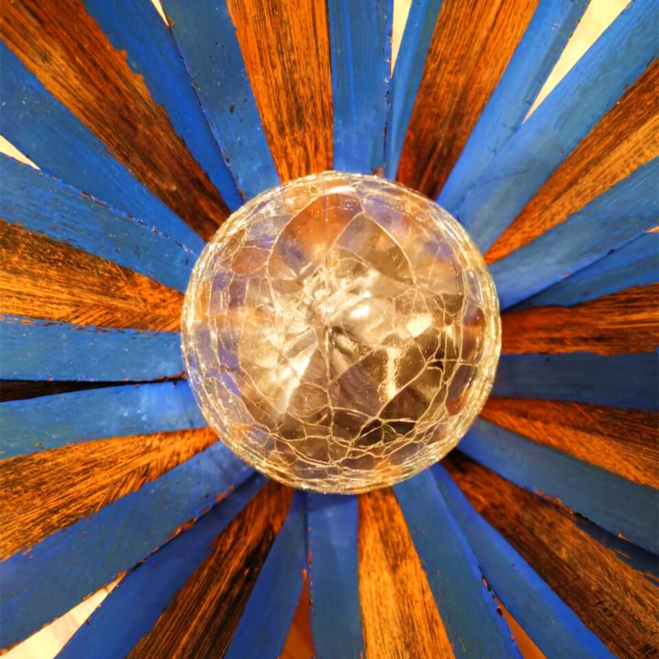 Solar LED Agave Lamp – Color-Changing Metal Garden Lighting