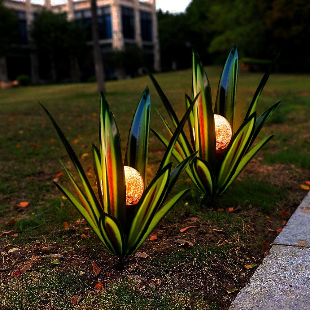 Solar LED Agave Lamp – Color-Changing Metal Garden Lighting