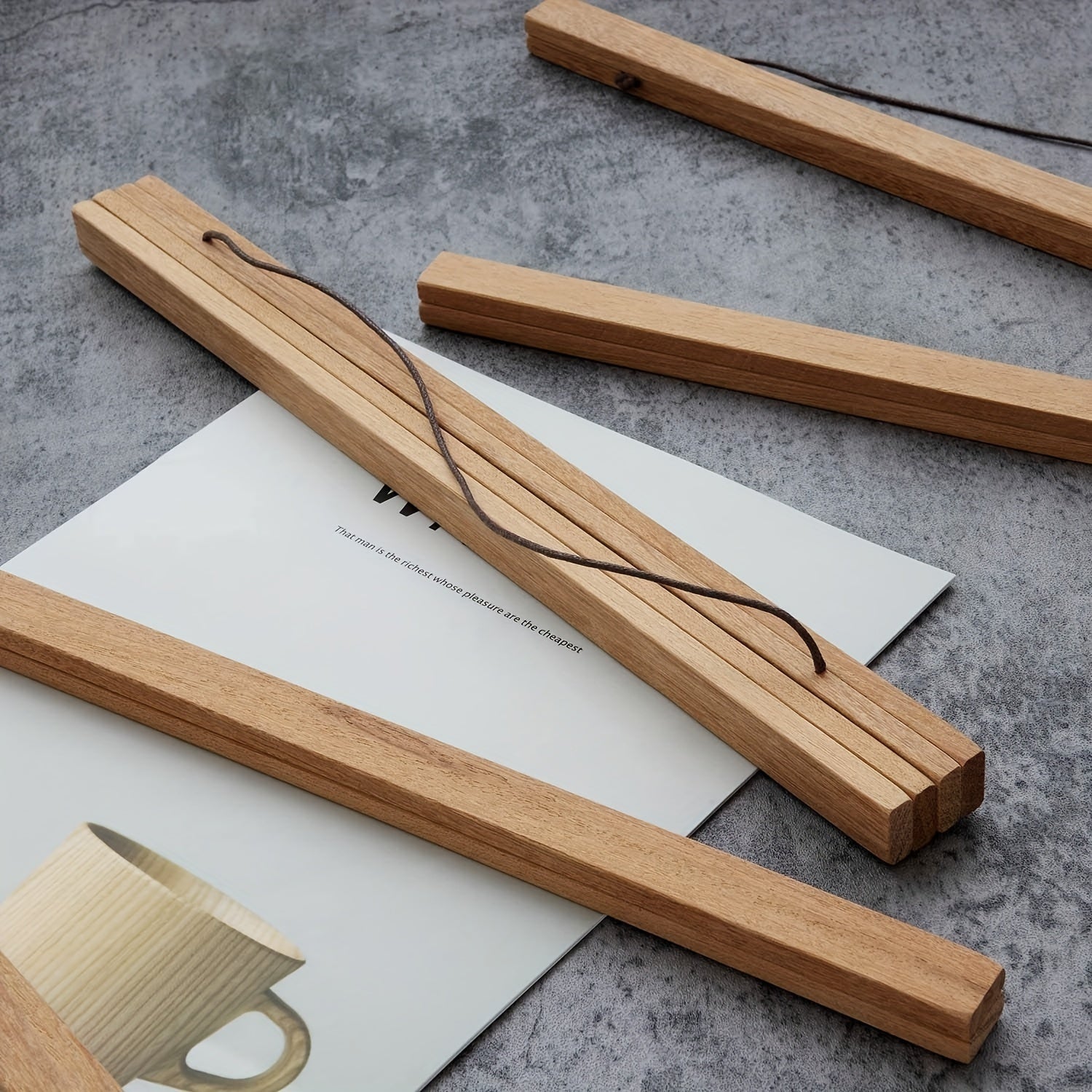 Magnetic Wooden Poster Strip – Easy Picture Change Without Frame