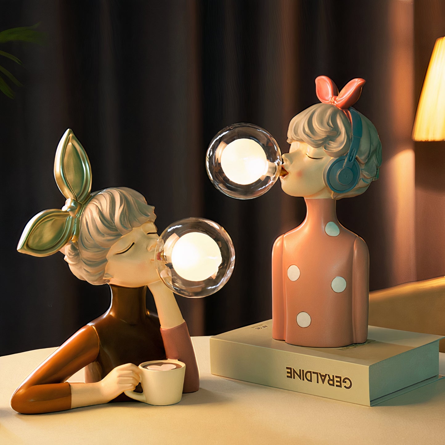 Designer table lamp with soap bubble sculpture