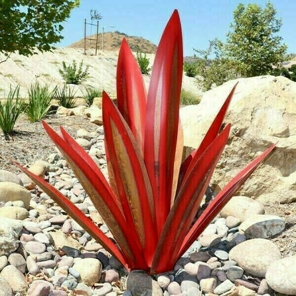 Solar LED Agave Lamp – Color-Changing Metal Garden Lighting