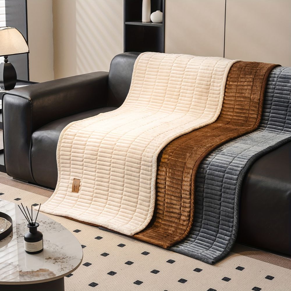 Quilted sofa cover – Protects against pet hair & wear
