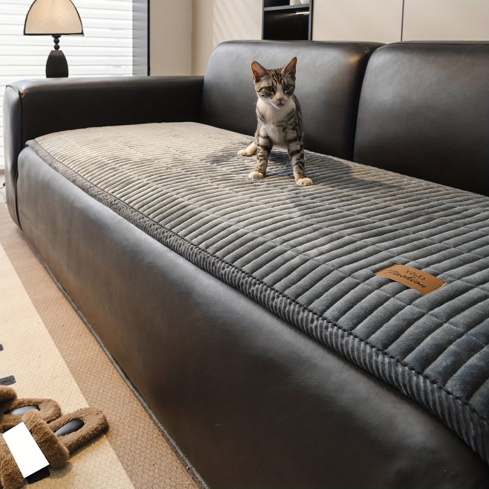 Quilted sofa cover – Protects against pet hair & wear