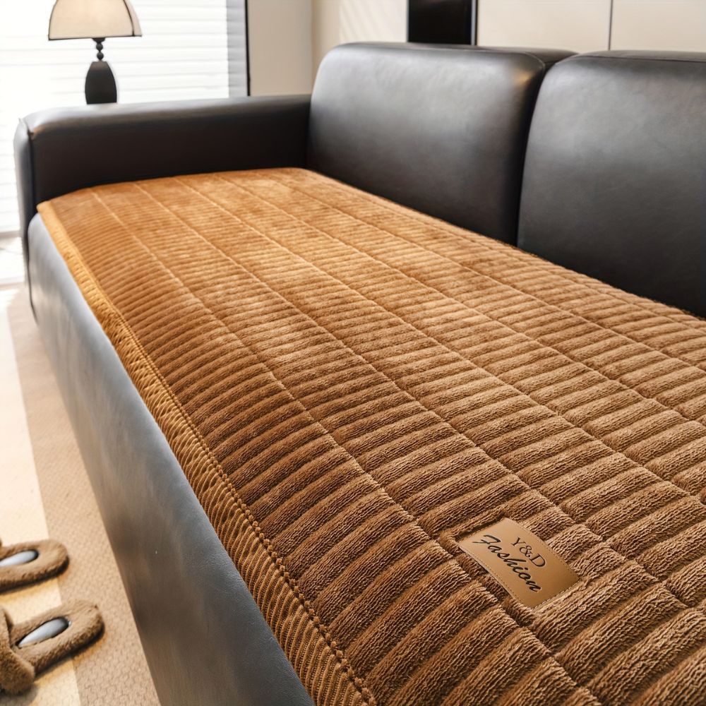 Quilted sofa cover – Protects against pet hair & wear
