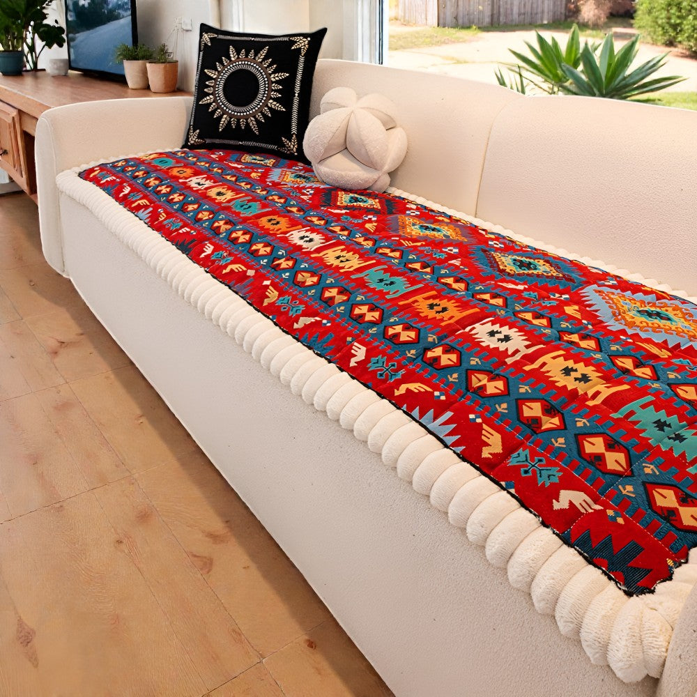 Quilted sofa cover with ethnic pattern – Non-slip