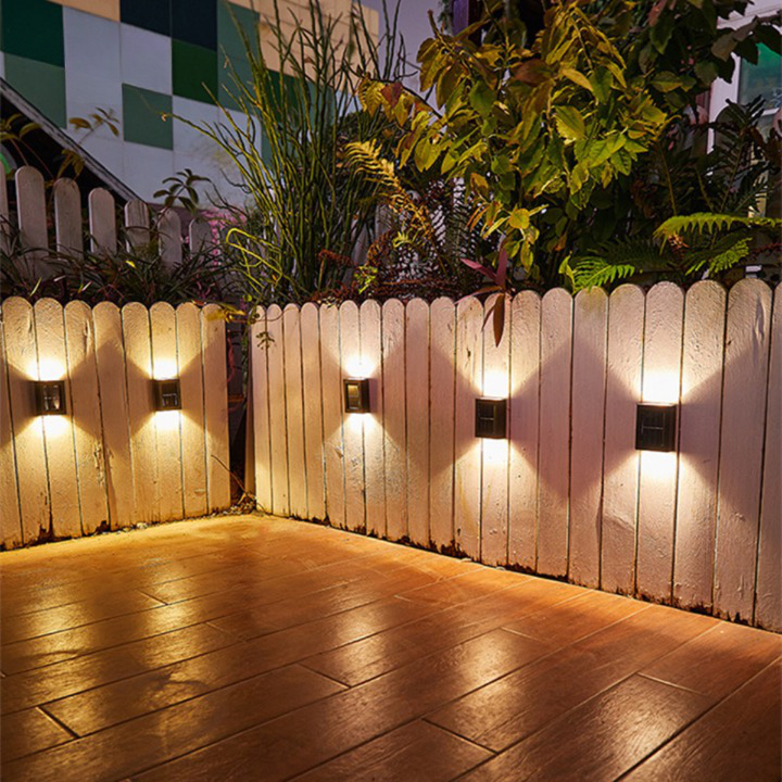 Solar LED wall lamp – Warm light without cables (4-piece set)