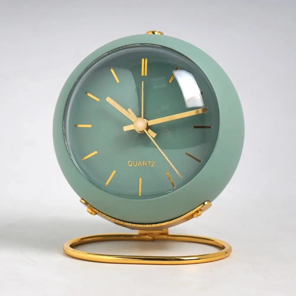 Round quartz alarm clock with gold stand – Silent mechanism