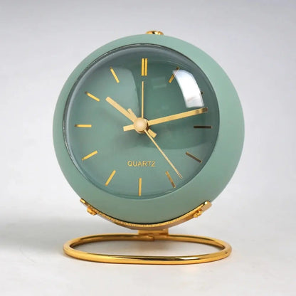 Round quartz alarm clock with gold stand – Silent mechanism