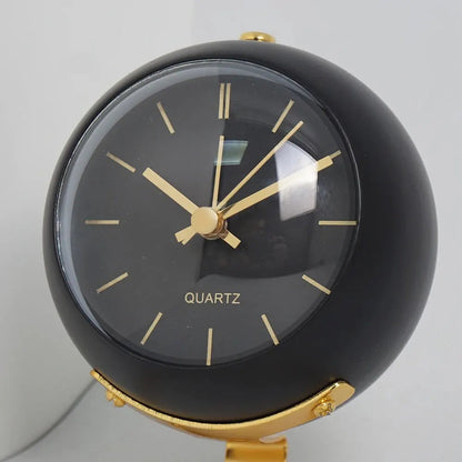 Round quartz alarm clock with gold stand – Silent mechanism