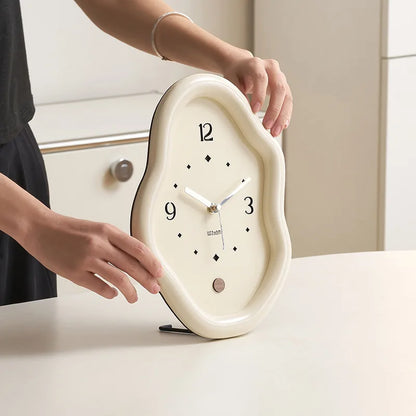 Wall Clock Organic Shape – Sculptural Design with Smooth Frame