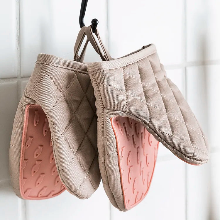 Oven gloves with silicone grip – heat resistant and non-slip