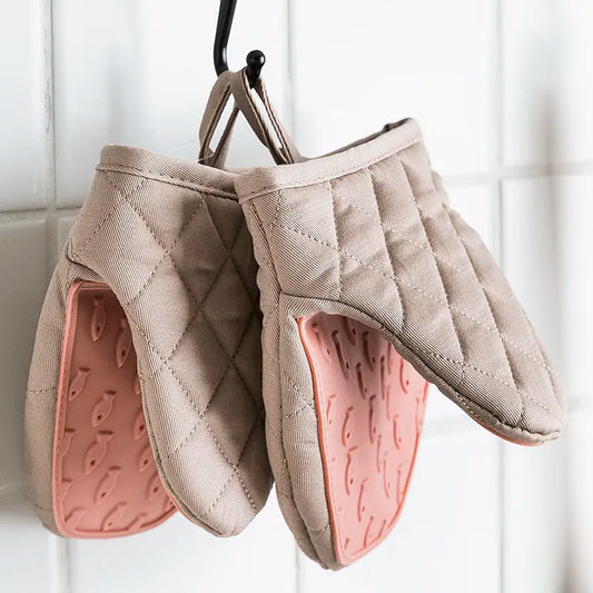 Oven gloves with silicone grip – heat resistant and non-slip