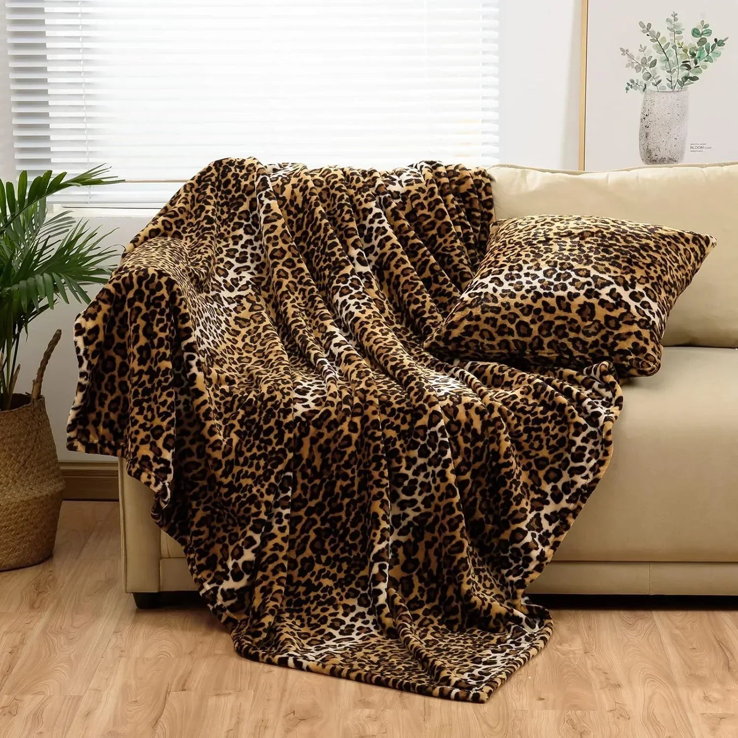 Fleece Throw Blanket with Leopard Print