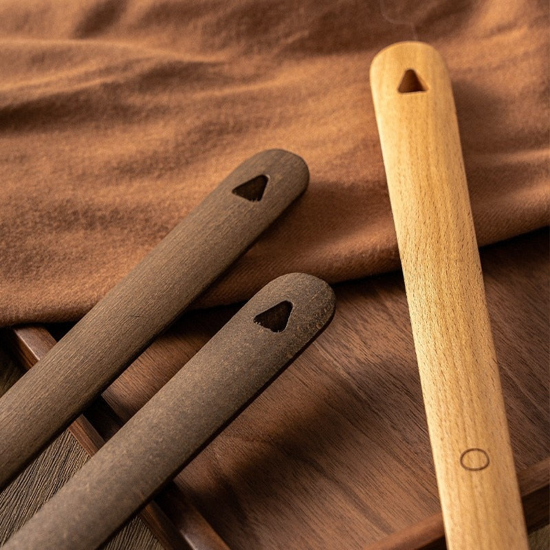 Wooden shoehorn with magnet – 50 cm