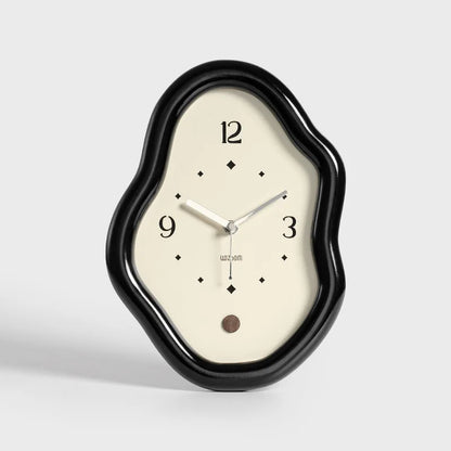 Wall Clock Organic Shape – Sculptural Design with Smooth Frame