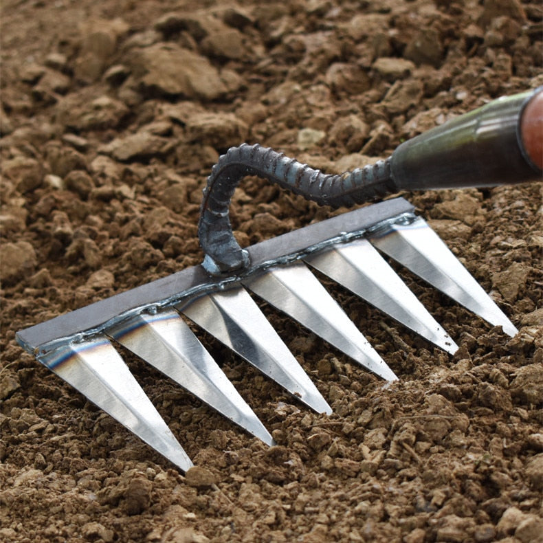 Carbon Steel Garden Hoe – Sharp Tines for Weeding and Soil Loosening
