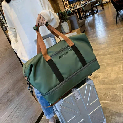 Sports bag with shoe compartment and wet-dry separation