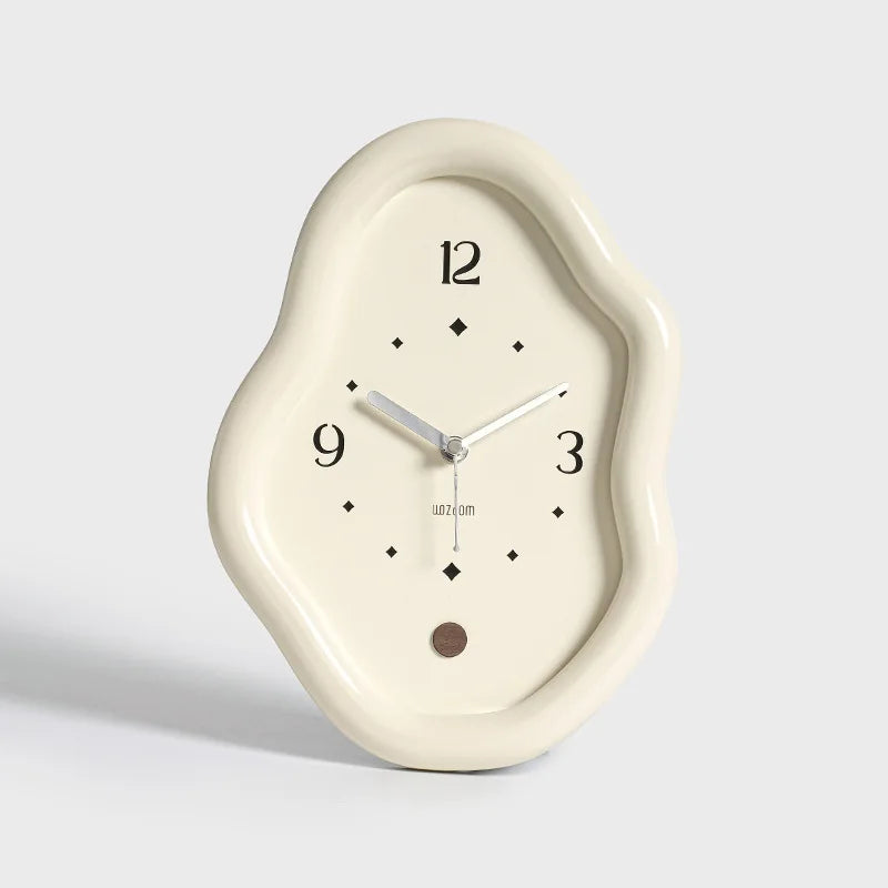 Wall Clock Organic Shape – Sculptural Design with Smooth Frame