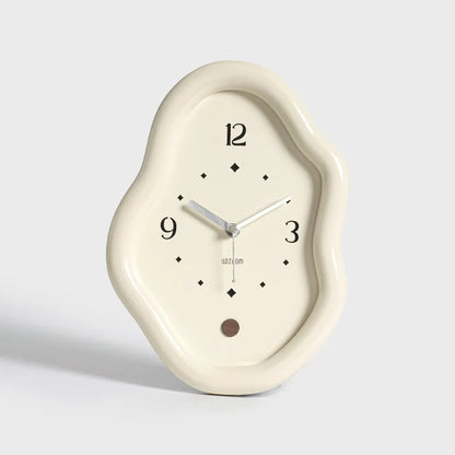 Wall Clock Organic Shape – Sculptural Design with Smooth Frame