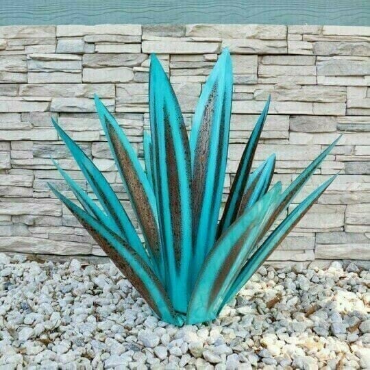 Solar LED Agave Lamp – Color-Changing Metal Garden Lighting