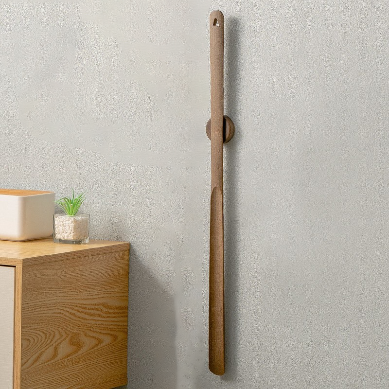 Wooden shoehorn with magnet – 50 cm