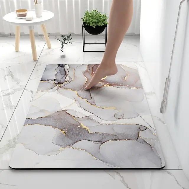 Bath mat with marble look – non-slip and highly absorbent